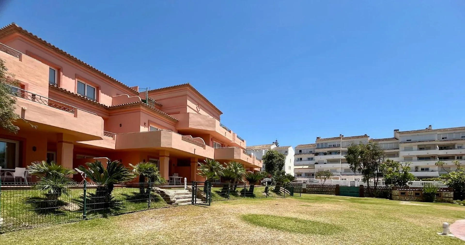 Marbella Beach Resort At Club Playa Real Apartament